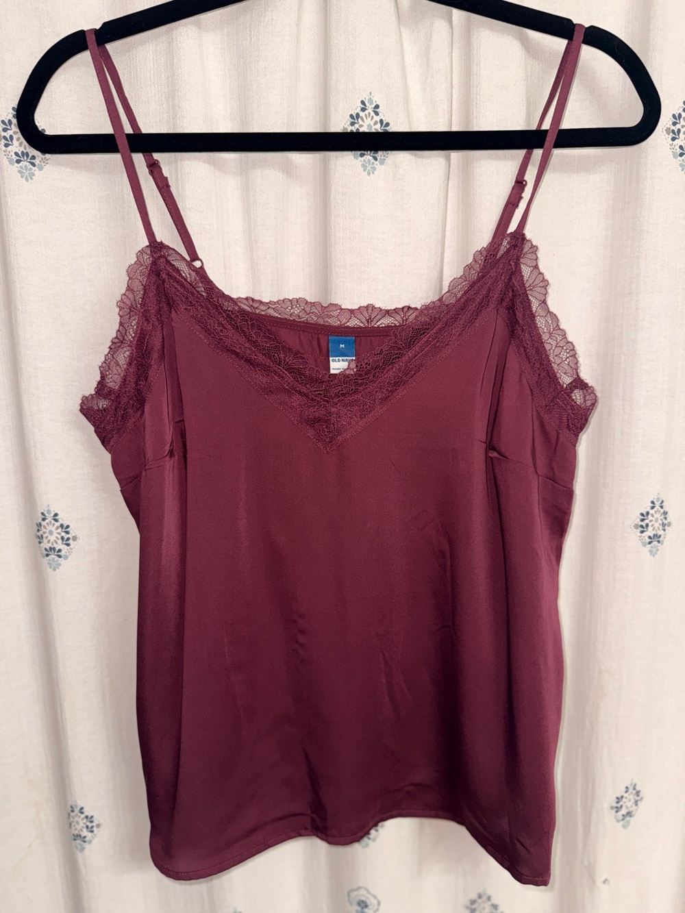 Old Navy Cherry Bark Burgundy Lace Trim Satin Cami Tank Top - NWOT - Medium